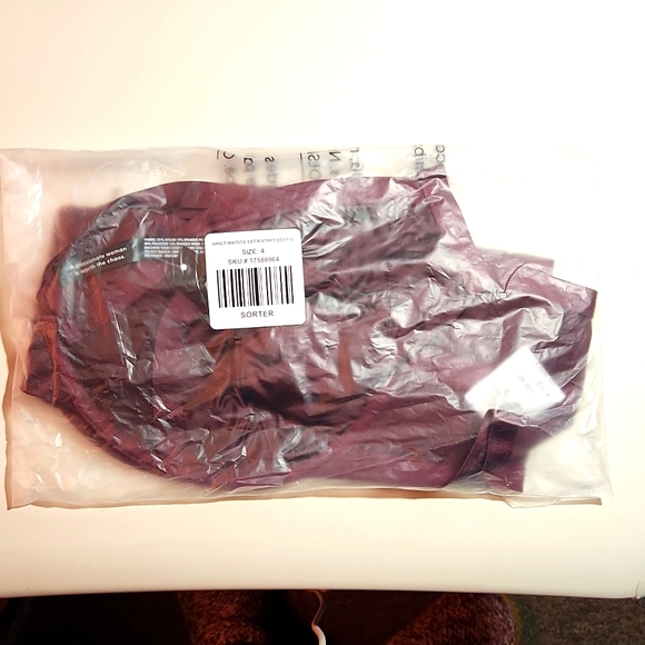 ❤️NWT VINTAGE TORRID BRA SATIN PLUNGE STRAPPY UNDERWIRE LIGHTLY LINED BRALETTE - Picture 4 of 8